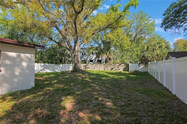 124 E 119th Ave, Tampa, FL 33612 - view of yard featuring a fenced backyard