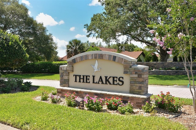 community / neighborhood sign with a lawn