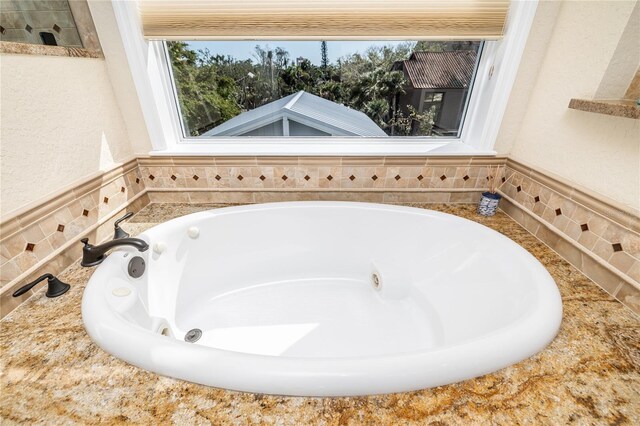 137 Big Pass Ln, Sarasota, FL 34242 - full bathroom with a whirlpool tub