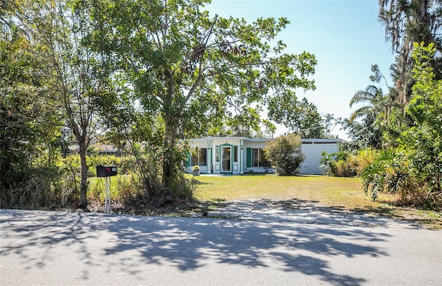 view of front of home with a front lawn