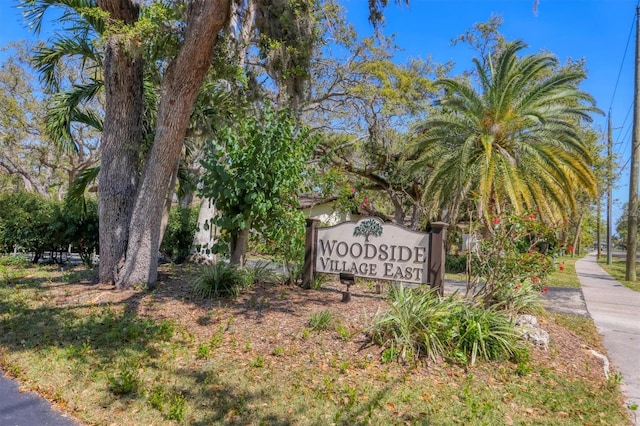 view of community / neighborhood sign