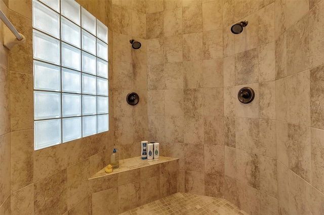 bathroom featuring tiled shower