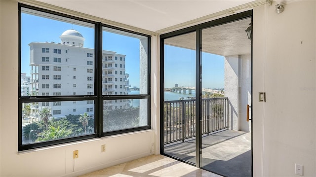 sunroom / solarium featuring a city view