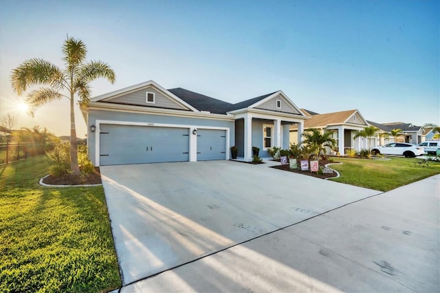 view of front of home featuring stucco siding, an attached garage, driveway, and a front yard