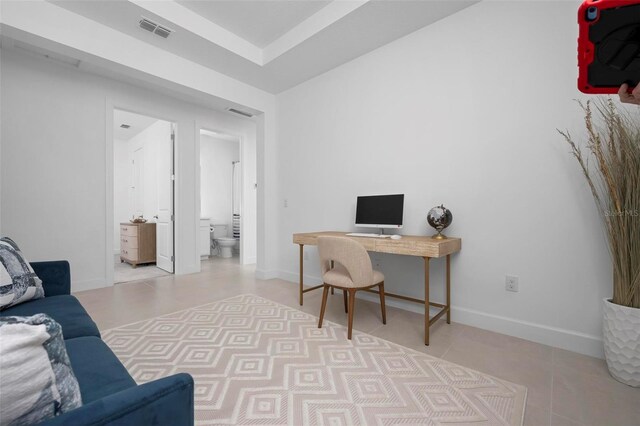 office area with visible vents and baseboards