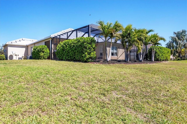 view of yard with a lanai