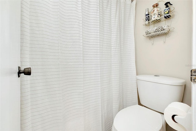 full bathroom with a shower with curtain and toilet