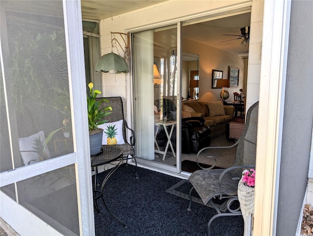 sunroom / solarium featuring a ceiling fan