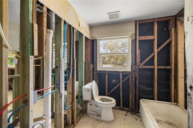 full bath with visible vents, a bathing tub, and toilet