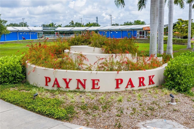 view of community / neighborhood sign