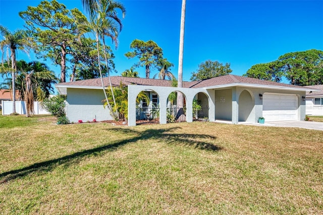 view of front facade featuring a garage, fence, a front yard, and stucco siding