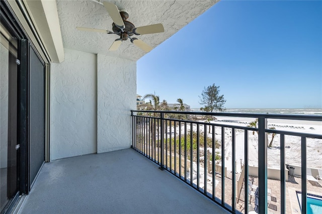 balcony featuring ceiling fan