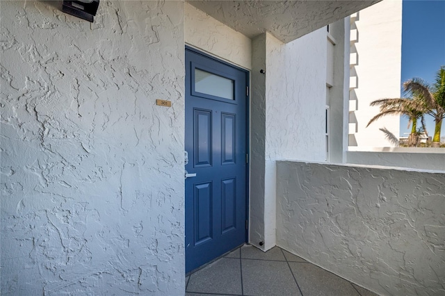 view of exterior entry with stucco siding