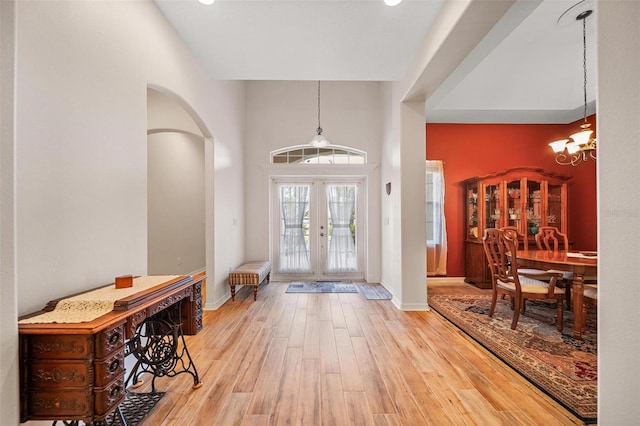 2114 147th Ct E, Bradenton, FL 34212 - entryway featuring a chandelier, arched walkways, wood finished floors, and baseboards