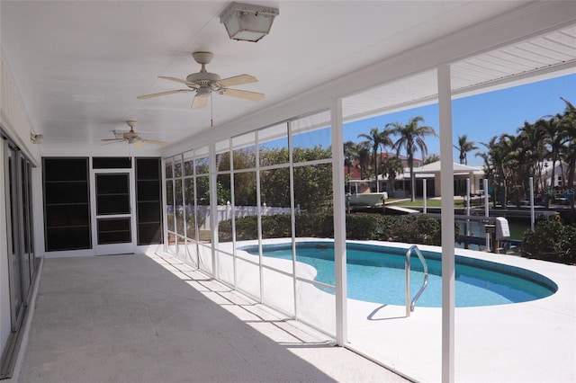 view of swimming pool featuring a ceiling fan, a patio, and a fenced in pool