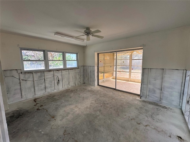 unfurnished room featuring concrete flooring and ceiling fan