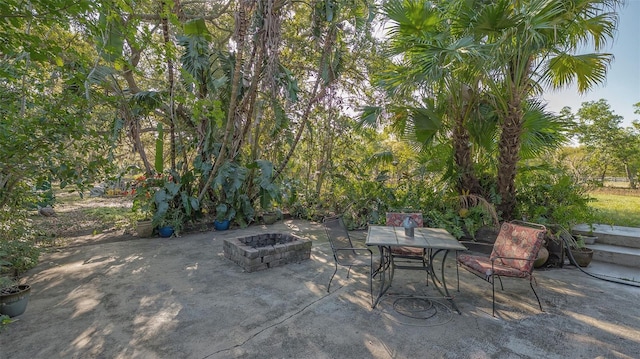 view of patio featuring outdoor dining area and an outdoor fire pit