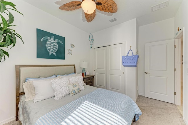 bedroom with carpet flooring, a ceiling fan, visible vents, and a closet