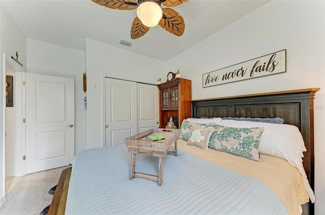 bedroom featuring a ceiling fan, visible vents, and a closet