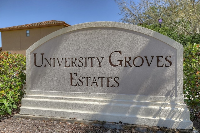 view of community / neighborhood sign