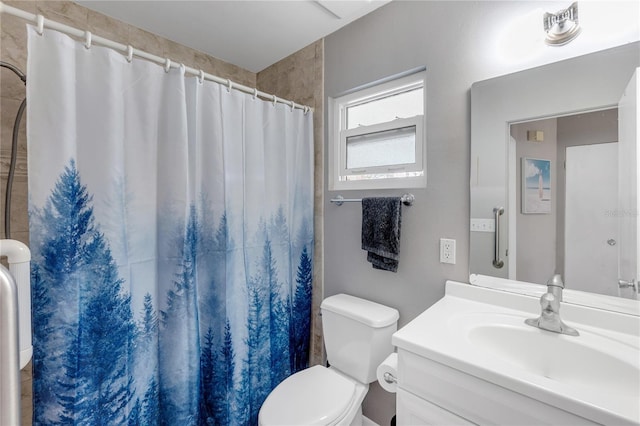 full bath featuring toilet, vanity, and a shower with curtain