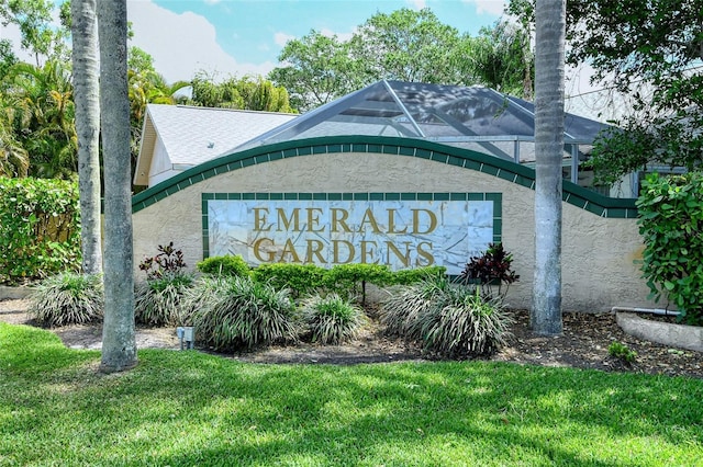 community sign with a yard