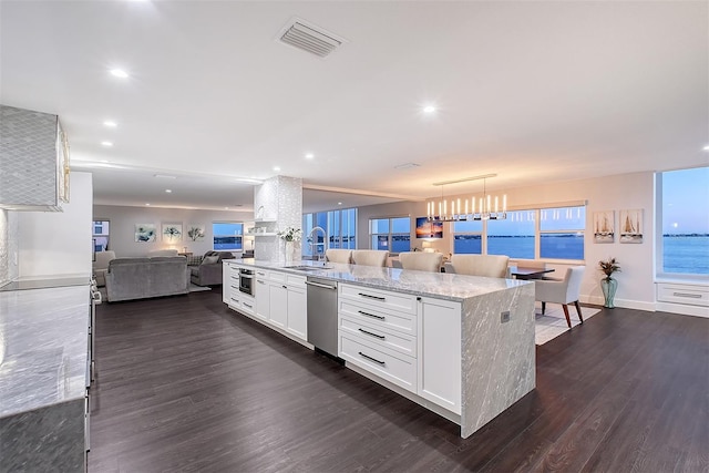 kitchen with visible vents, an inviting chandelier, a sink, stainless steel dishwasher, and open floor plan