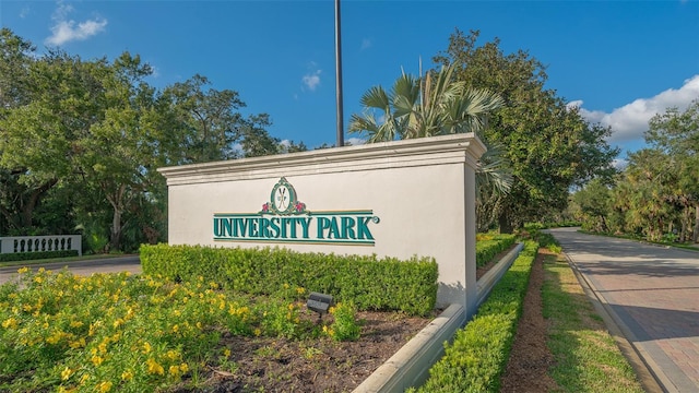 view of community / neighborhood sign