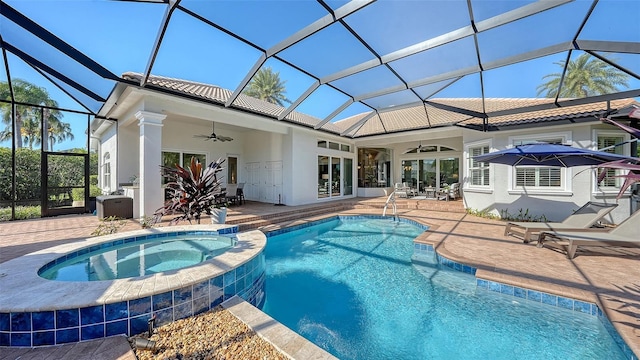 7340 Barclay Ct, University Park, FL 34201 - view of swimming pool with a ceiling fan, a patio area, a pool with connected hot tub, and a lanai