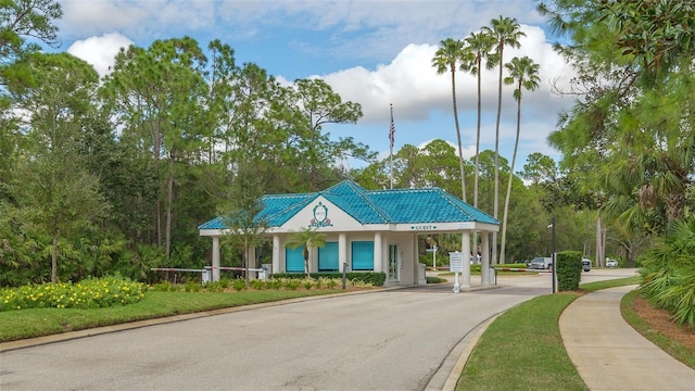 7340 Barclay Ct, University Park, FL 34201 - surrounding community with driveway