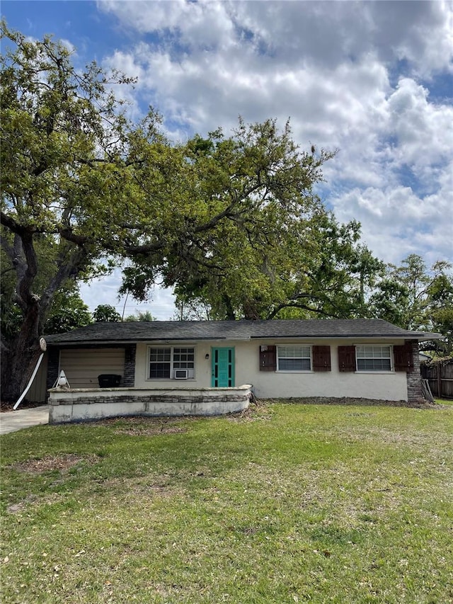 view of front of house featuring concrete driveway and a front lawn