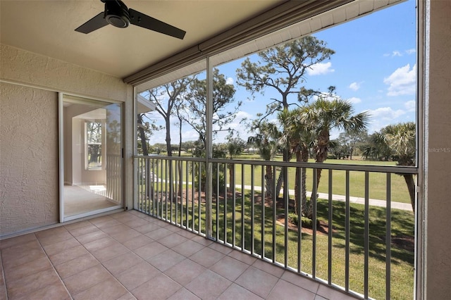 unfurnished sunroom with a healthy amount of sunlight and ceiling fan