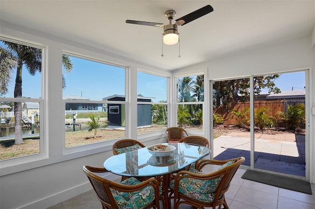 sunroom featuring a ceiling fan