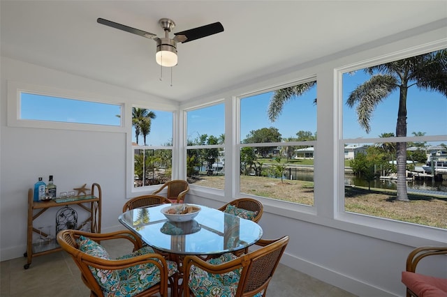 sunroom / solarium featuring a ceiling fan