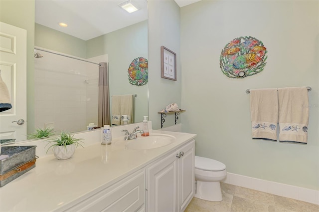 full bathroom with visible vents, toilet, curtained shower, baseboards, and vanity