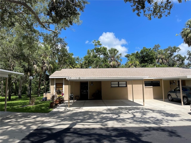5013 Village Gardens Dr Unit 34, Sarasota, FL 34234 - garage featuring a carport and concrete driveway