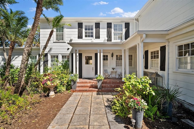 property entrance featuring a porch