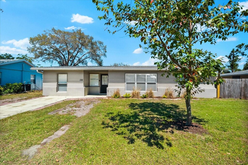 2361 Rose St, Sarasota, FL 34239 - ranch-style home with a front yard, fence, and stucco siding