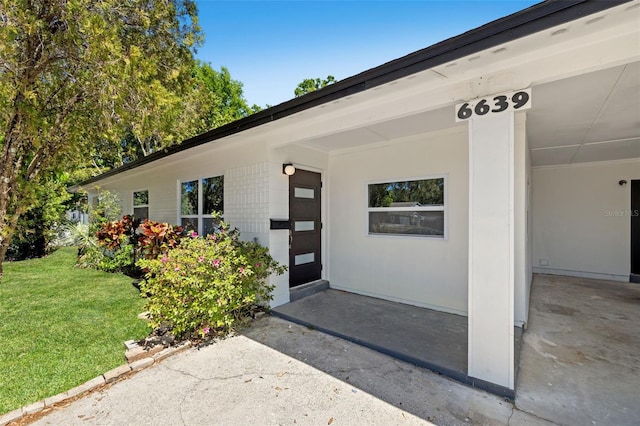 6639 16th St N, Saint Petersburg, FL 33702 - entrance to property featuring a lawn