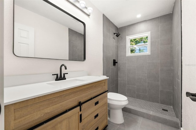 6639 16th St N, Saint Petersburg, FL 33702 - full bathroom with a tile shower, tile patterned flooring, toilet, and vanity