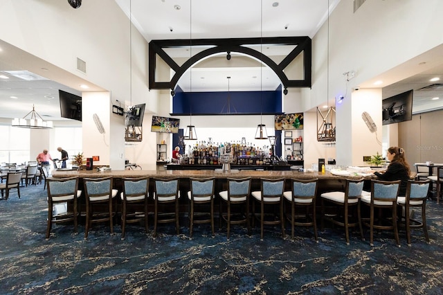 9408 Glen Abbey Ln, Sarasota, FL 34238 - indoor wet bar featuring a towering ceiling, decorative light fixtures, and recessed lighting