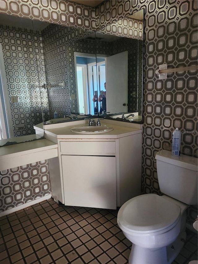 1862 Orangewood Ln, Sarasota, FL 34232 - bathroom with toilet and vanity