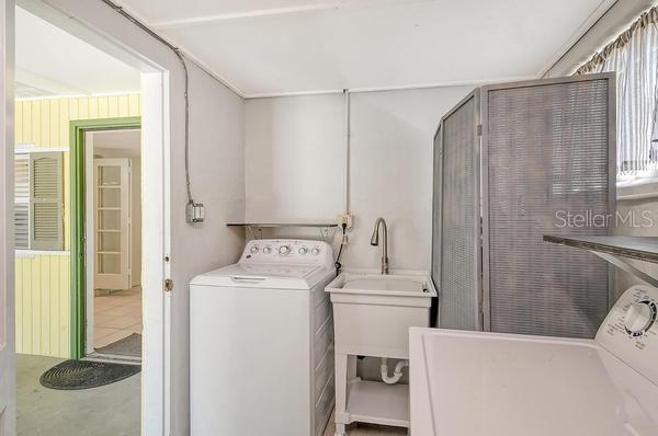 4560 Brooksdale Dr, Sarasota, FL 34232 - laundry area with laundry area and washer / dryer