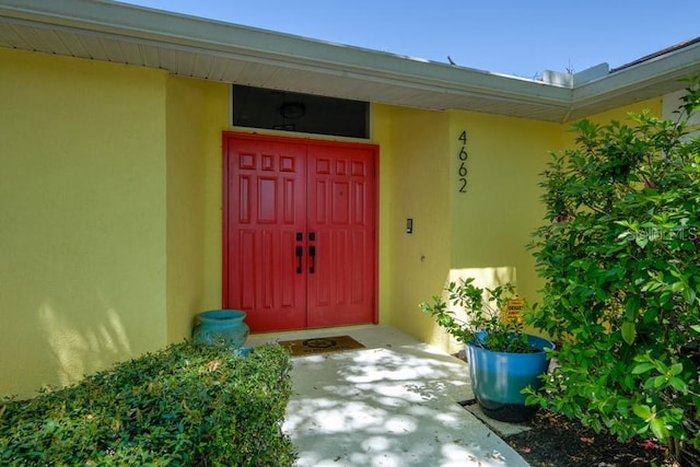 entrance to property with stucco siding