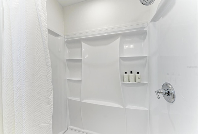 full bath featuring a shower with curtain