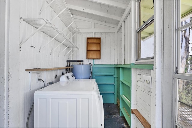 laundry room with laundry area, plenty of natural light, washing machine and dryer, and water heater