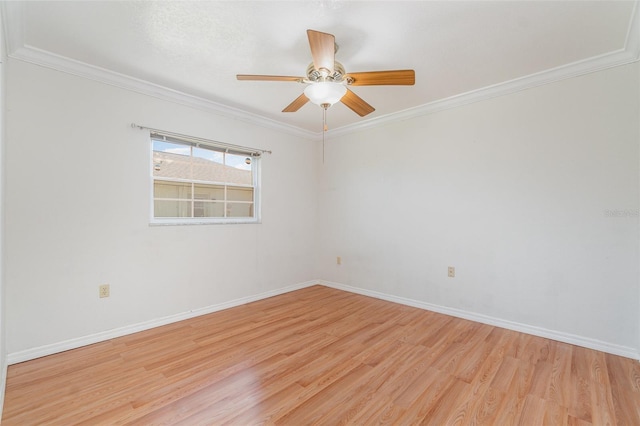 unfurnished room featuring light wood-type flooring, baseboards, a ceiling fan, and crown molding