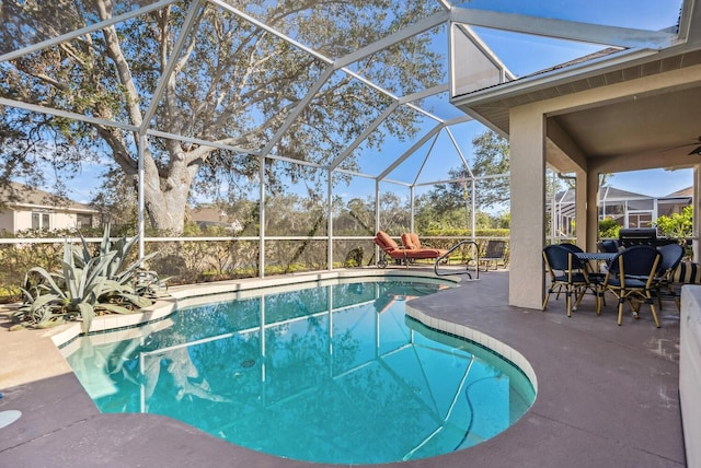 2439 Sonoma Dr W, Nokomis, FL 34275 - outdoor pool featuring a patio area, glass enclosure, and a ceiling fan