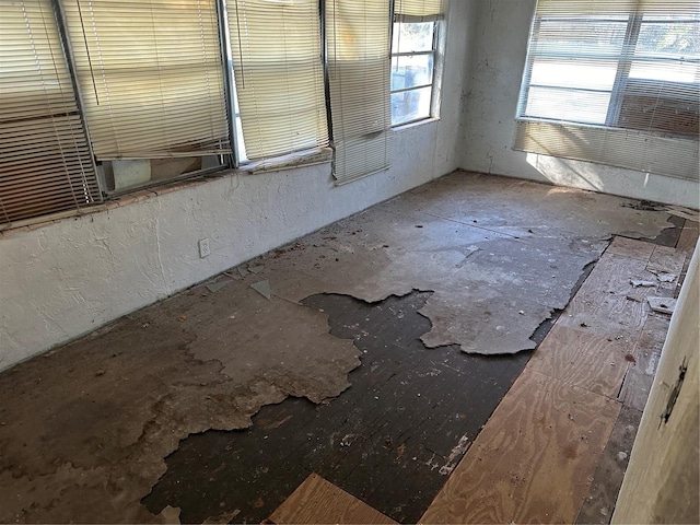 1075 Merritt St, Altamonte Springs, FL 32701 - unfurnished room with a textured wall