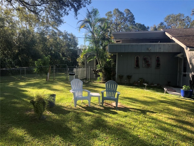 2070 59th St, Sarasota, FL 34243 - view of yard with a gate